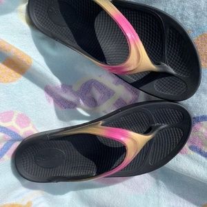OOFOS Flip Flops